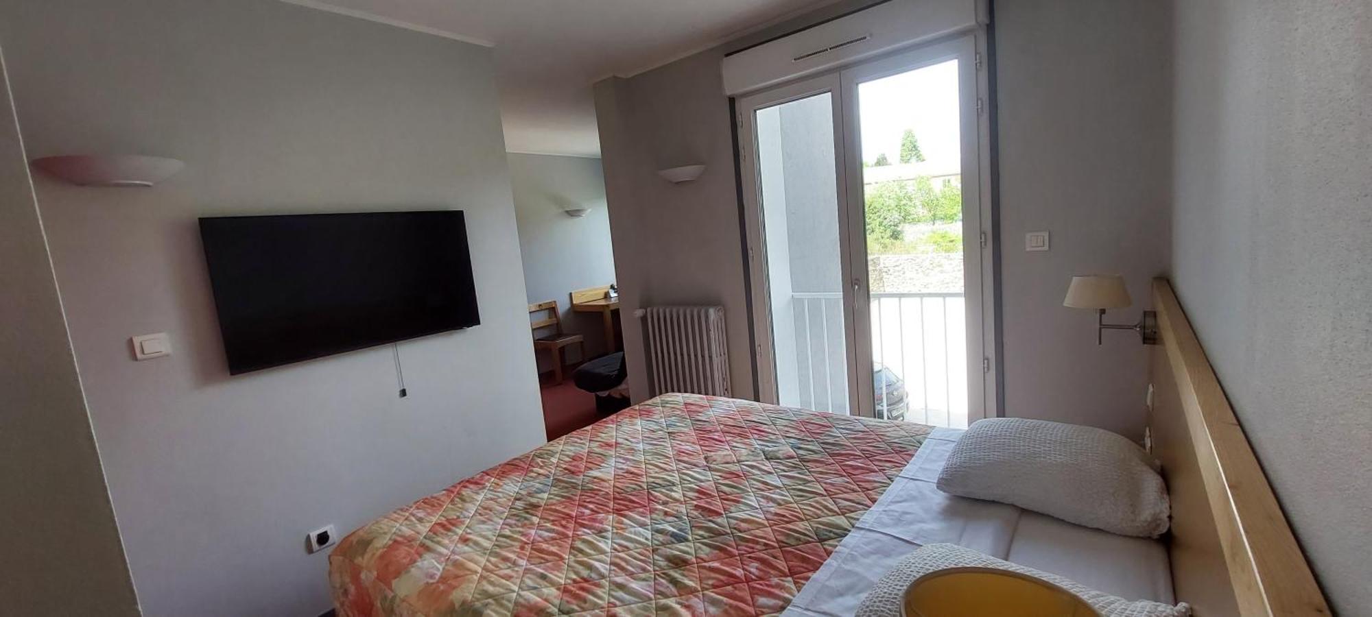 Logis Hotel Restaurant Le Cygne Yssingeaux Zewnętrze zdjęcie