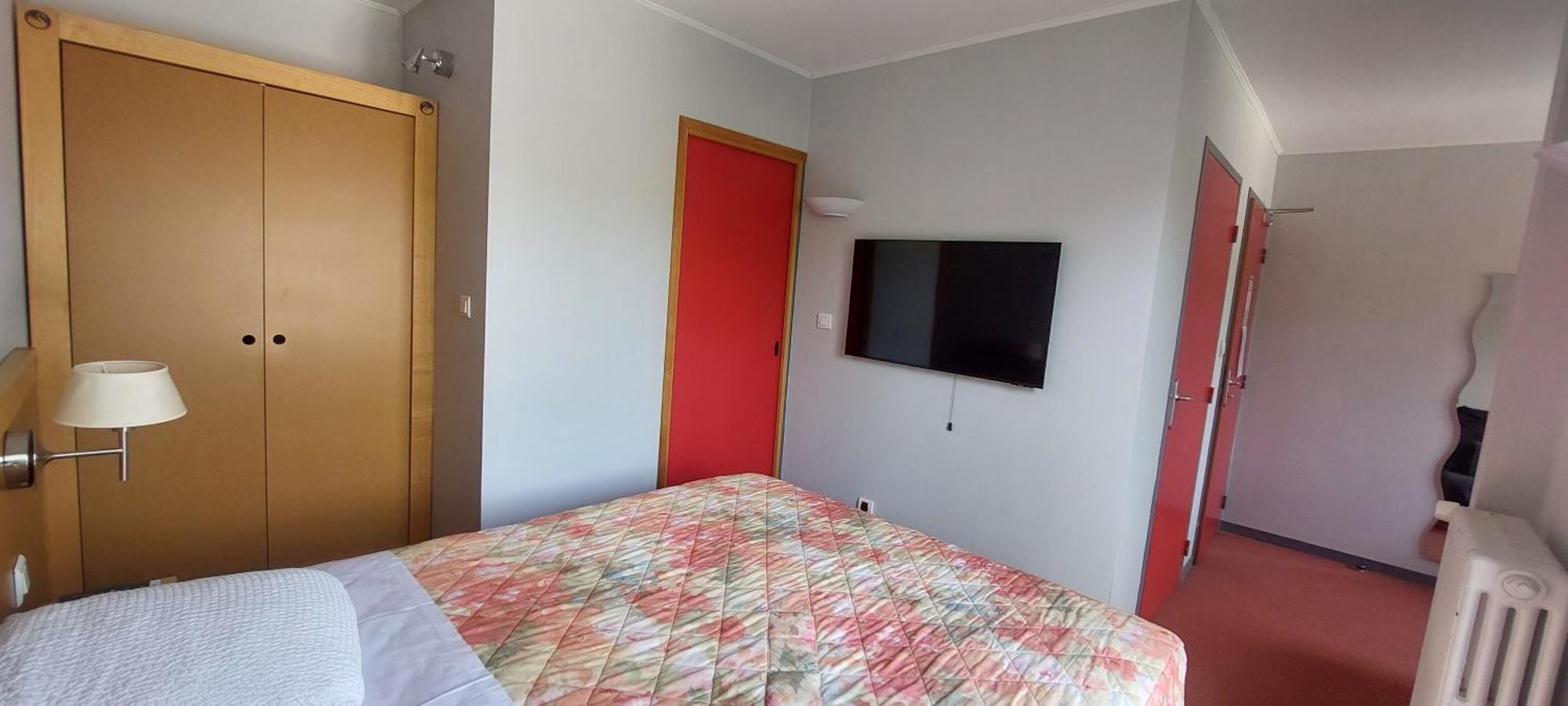 Logis Hotel Restaurant Le Cygne Yssingeaux Zewnętrze zdjęcie