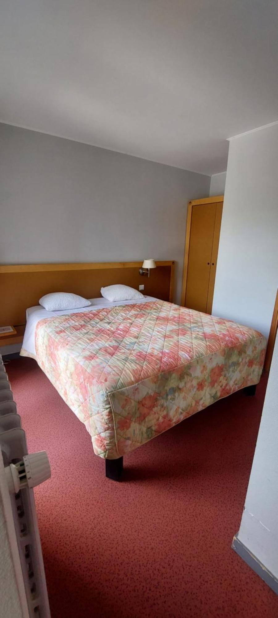 Logis Hotel Restaurant Le Cygne Yssingeaux Zewnętrze zdjęcie